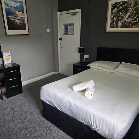 Peek-A-Booze - Budget Hotel - Adults Only Blackpool Exteriör bild