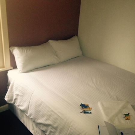 Peek-A-Booze - Budget Hotel - Adults Only Blackpool Exteriör bild