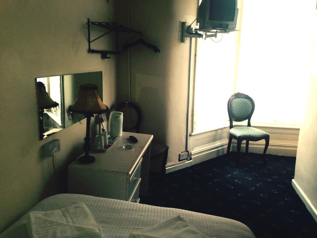 Peek-A-Booze - Budget Hotel - Adults Only Blackpool Rum bild