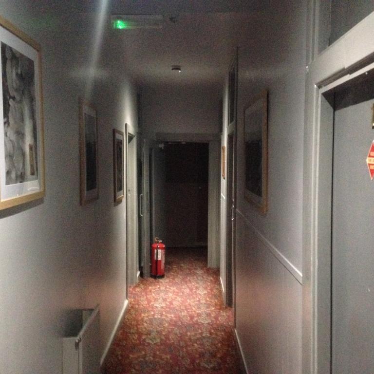 Peek-A-Booze - Budget Hotel - Adults Only Blackpool Exteriör bild