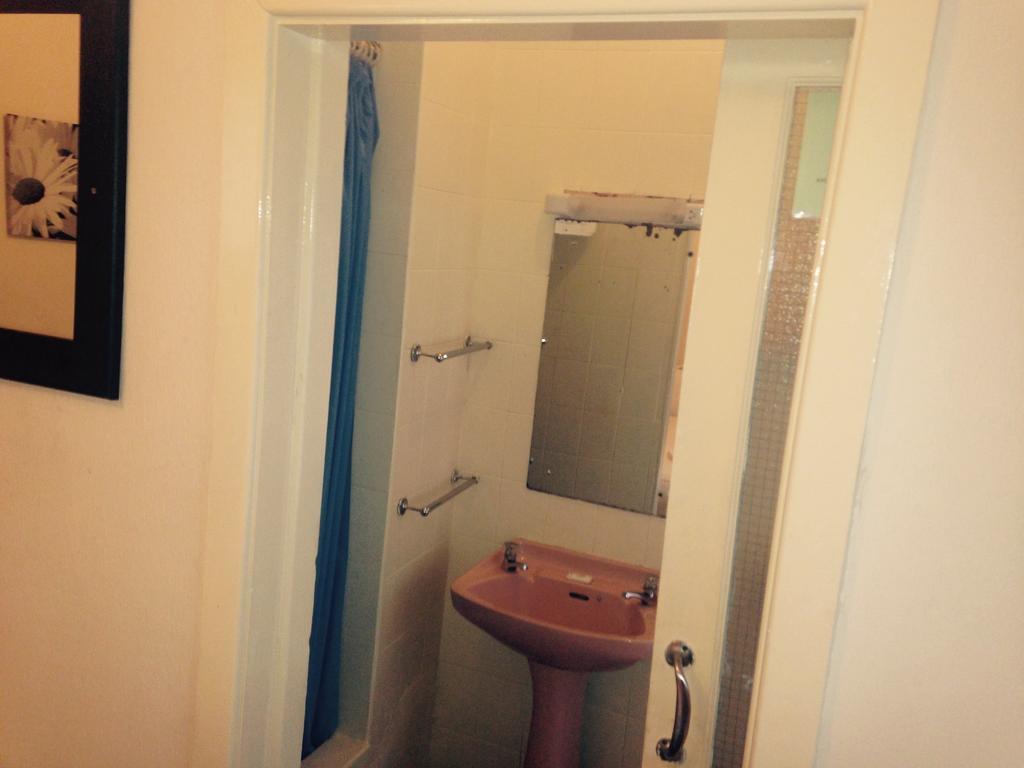 Peek-A-Booze - Budget Hotel - Adults Only Blackpool Rum bild