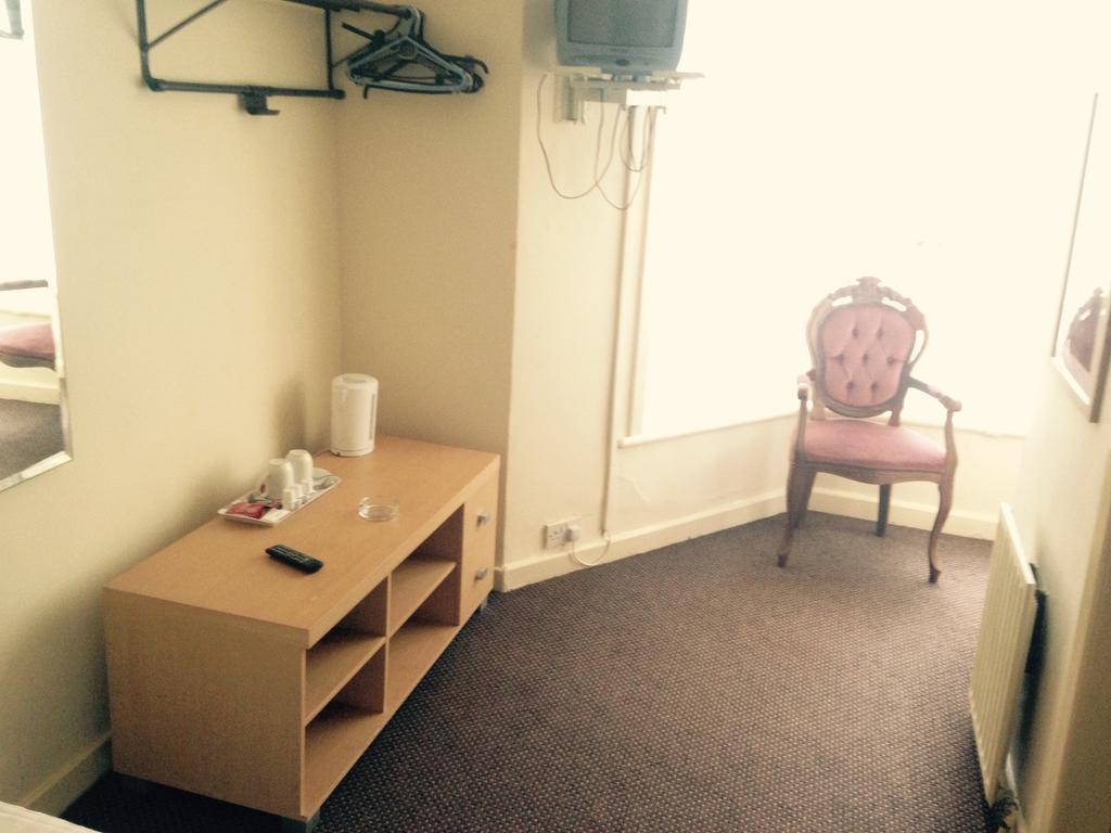 Peek-A-Booze - Budget Hotel - Adults Only Blackpool Rum bild