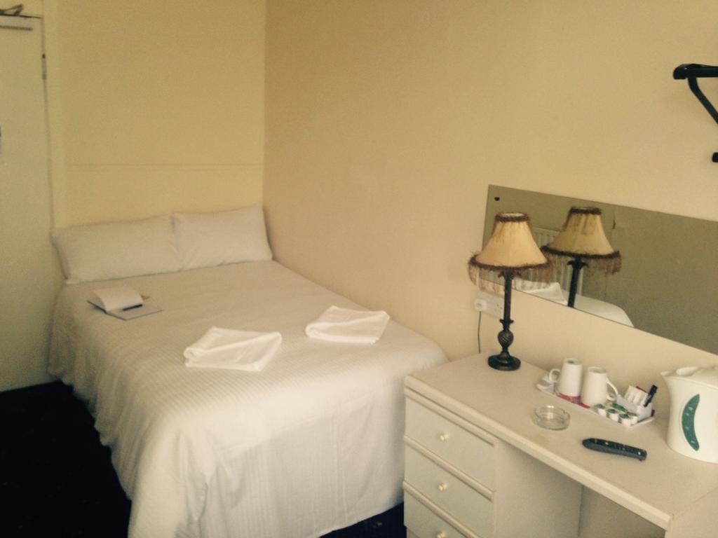 Peek-A-Booze - Budget Hotel - Adults Only Blackpool Rum bild