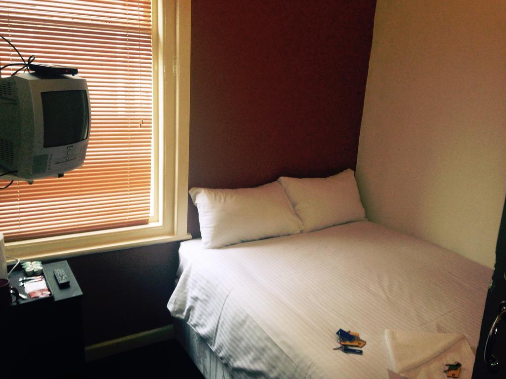 Peek-A-Booze - Budget Hotel - Adults Only Blackpool Rum bild