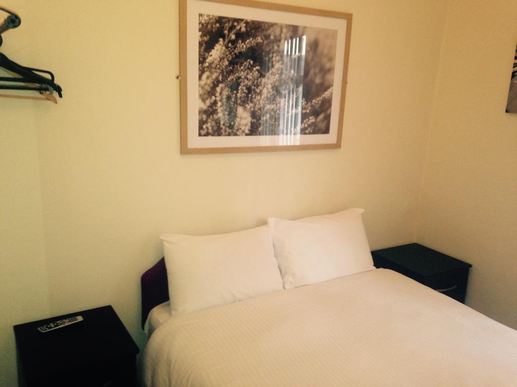 Peek-A-Booze - Budget Hotel - Adults Only Blackpool Rum bild