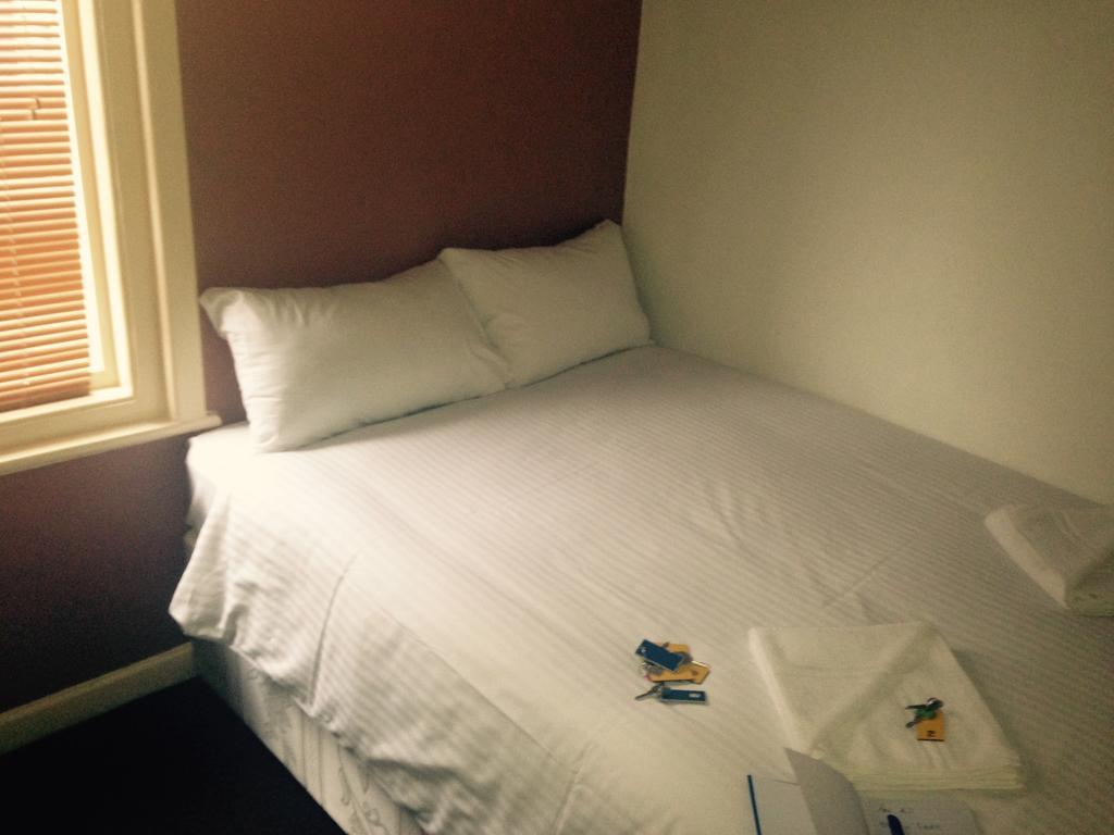 Peek-A-Booze - Budget Hotel - Adults Only Blackpool Exteriör bild